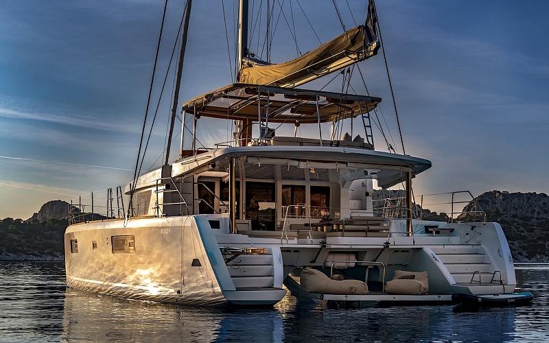 Lagoon 52
